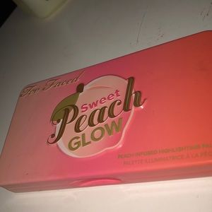 Too faced peach glow